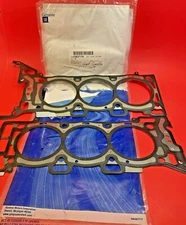 NOS OEM GM 12637176 Engine Cylinder HEAD GASKETS ONLY SET OF 2
