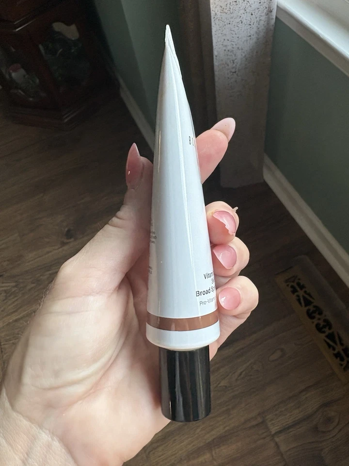 Bobbi Brown Vitamin Enriched Skin Tinted Moisturizer SPF 15 (RICH 3) 1.7oz/50ml - Image 4 of 4