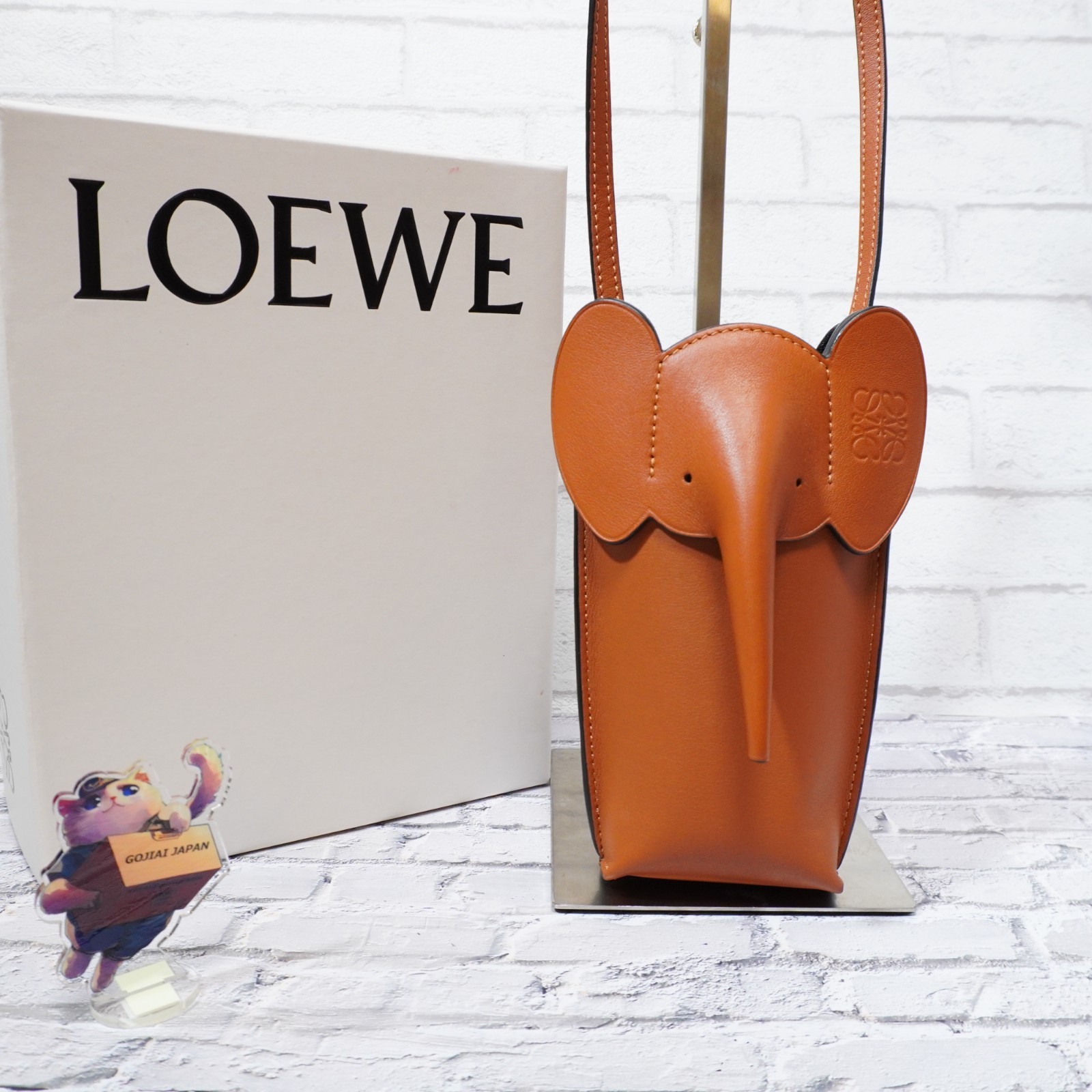 LOEWE Elephant Pocket Bag Tan Brown Leather Crossbody w/ Box women