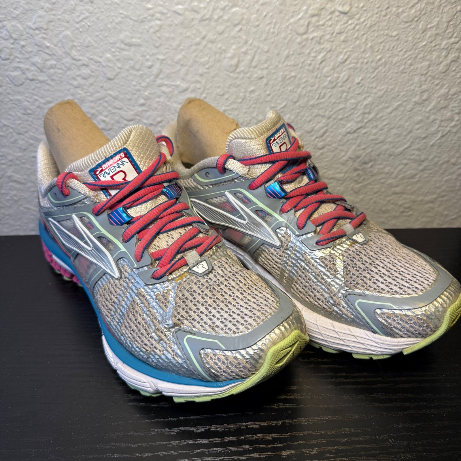 Brooks Ravenna 6 White Raspberry Athletic Running Shoes Sneakers Womens Size 6.5 thumbnail 2