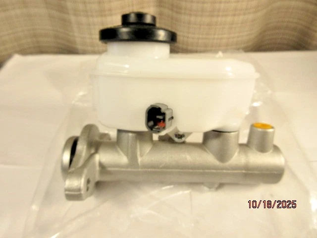 Cilindro maestro de freno NewYall para Lexus ES300 para Toyota Avalon Camry 1995-2001 Foto 2 de 4