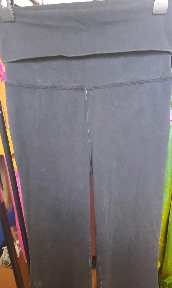 Leggings negros de tiro alto plegables súper acampanados Offline by Aerie OG talla mediana Foto 2 de 4