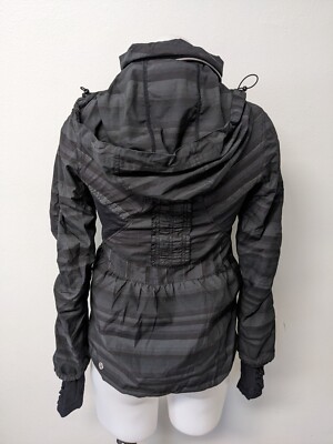 Lululemon Size 2 Run Hustle Jacket Black Grey Stripe Hooded Lululemon Size 2 Run Hustle Jacket Black Grey Stripe Hooded