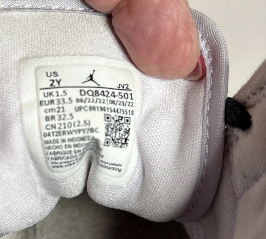 Jordan 1 Mid Barely Grape Little Kids Size 2Y DQ8424-501 Air Jordan Kids 2Y - Image 2 of 4