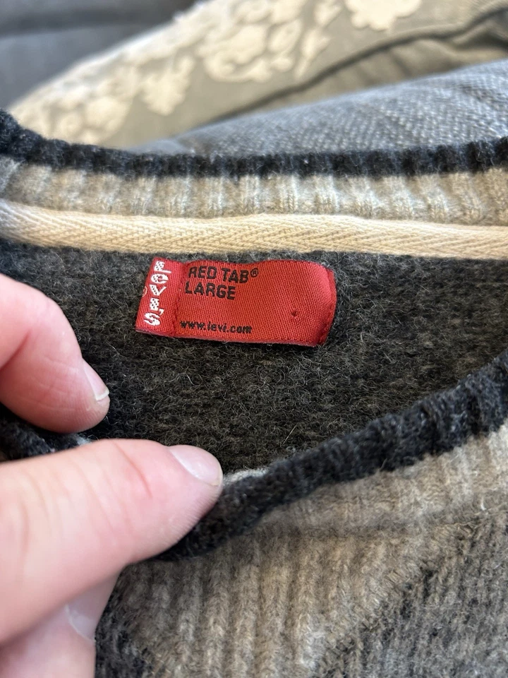 Jersey de lana de cordero con lengüeta roja Levis grande L cuello redondo logotipo de brazo LS vintage Foto 4 de 4