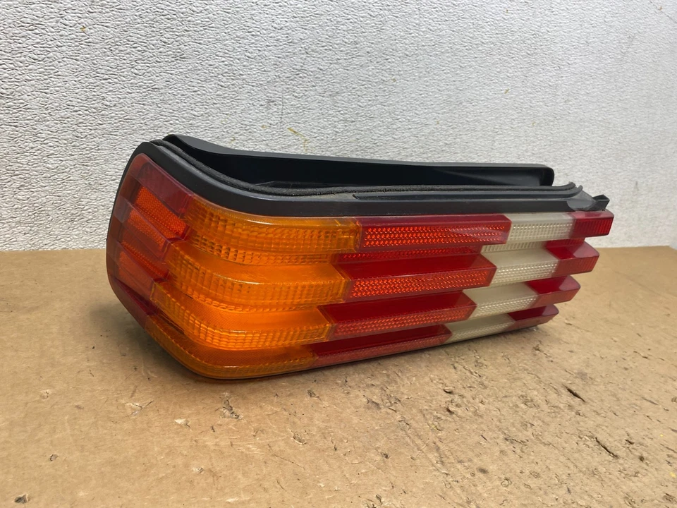 Luz trasera izquierda conductor Mercedes-Benz W126 1986 a 1991 OEM Q8761 DW Foto 3 de 4