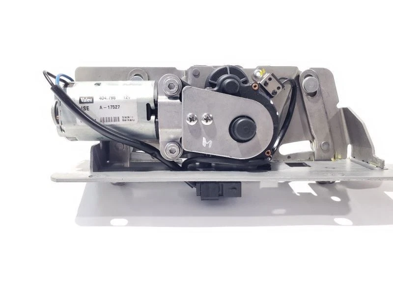 2007 Bentley Continental GTC OEM Front Roof Top Lock Latch Motor 3W7825395C - Image 3 of 4