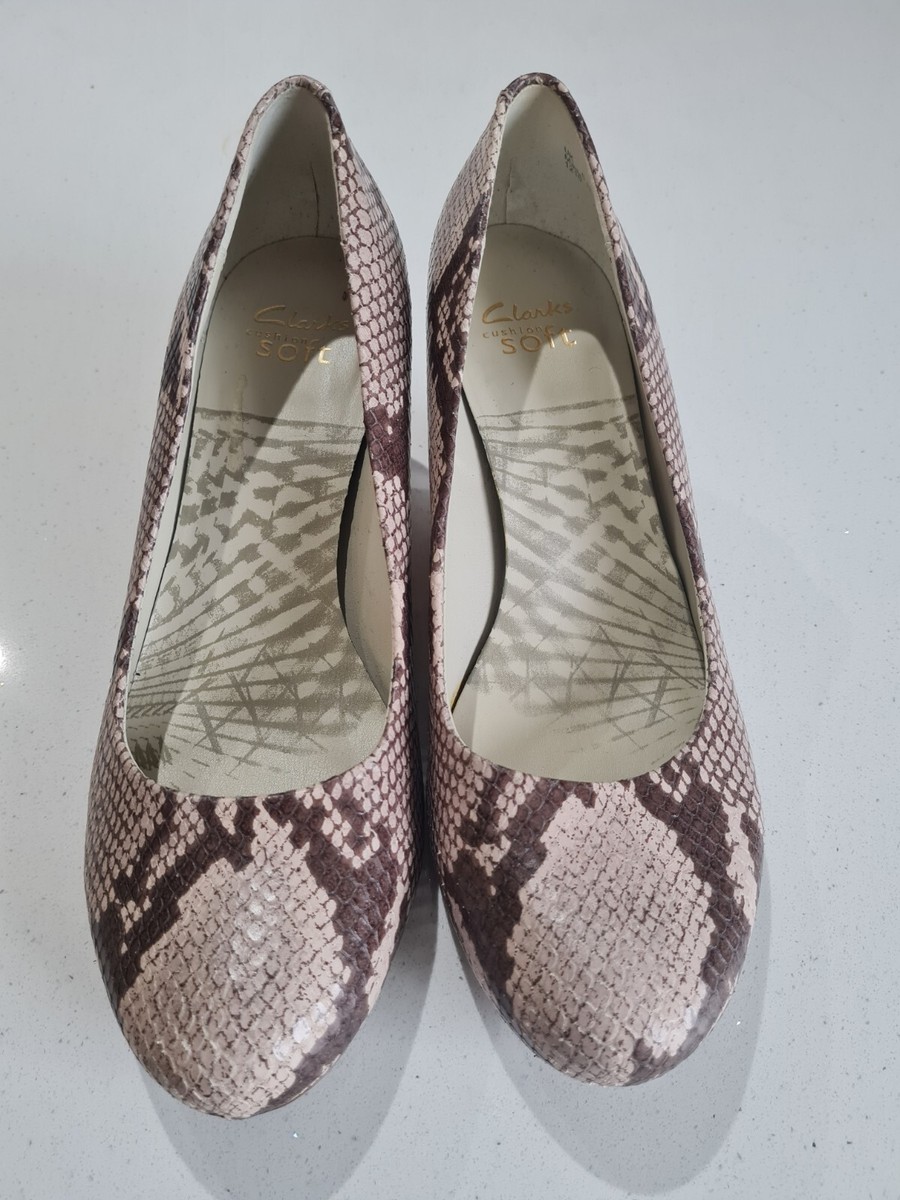 Clarks Cushion Soft Snakeskin Low Wooden Heel Court Shoes Size