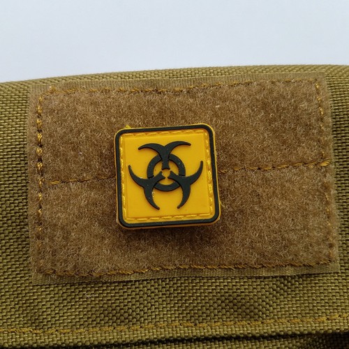 2 PIEZAS 3D SÍMBOLO DE RADIACIÓN PVC PARCHE DE GANCHO NUCLEAR RADIACTIVO CAUCHO PELIGROSO - Imagen 2 de 3