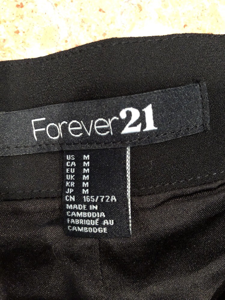 Short Noir FOREVER 21 à Paillettes Dorées Sur Le Côté - Taille M - Neuf Sans étiquettes