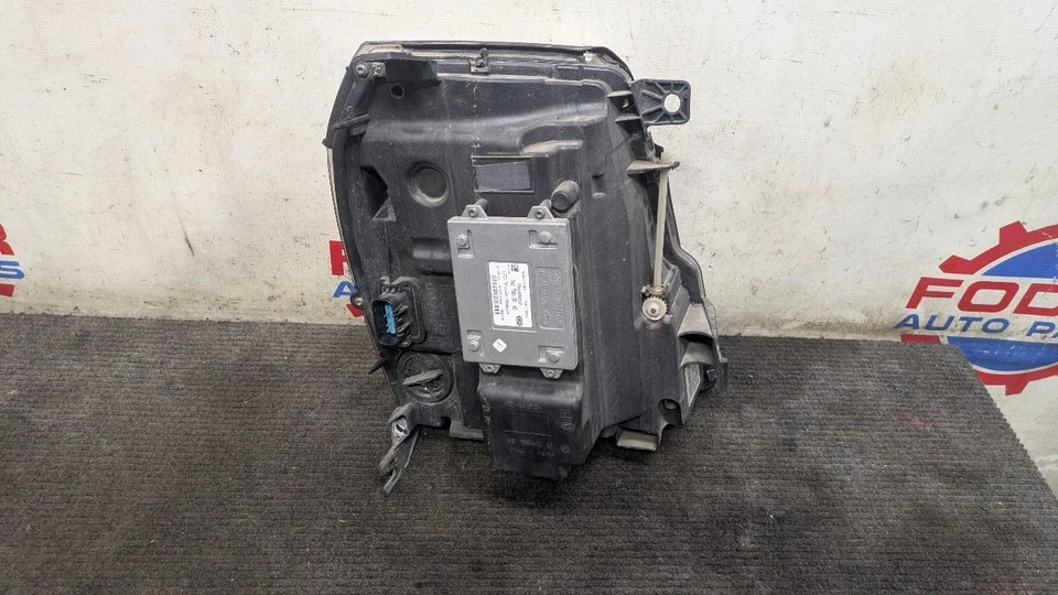 Оригинальная светодиодная фара со стороны водителя для Cadillac Escalade Platinum 09–14 годов выпуска - Изображение 3 из 4