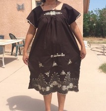 BATA BORDADA SALVADORENA UN TAMANO - SALVADORAN EMBROIDERED GOWN