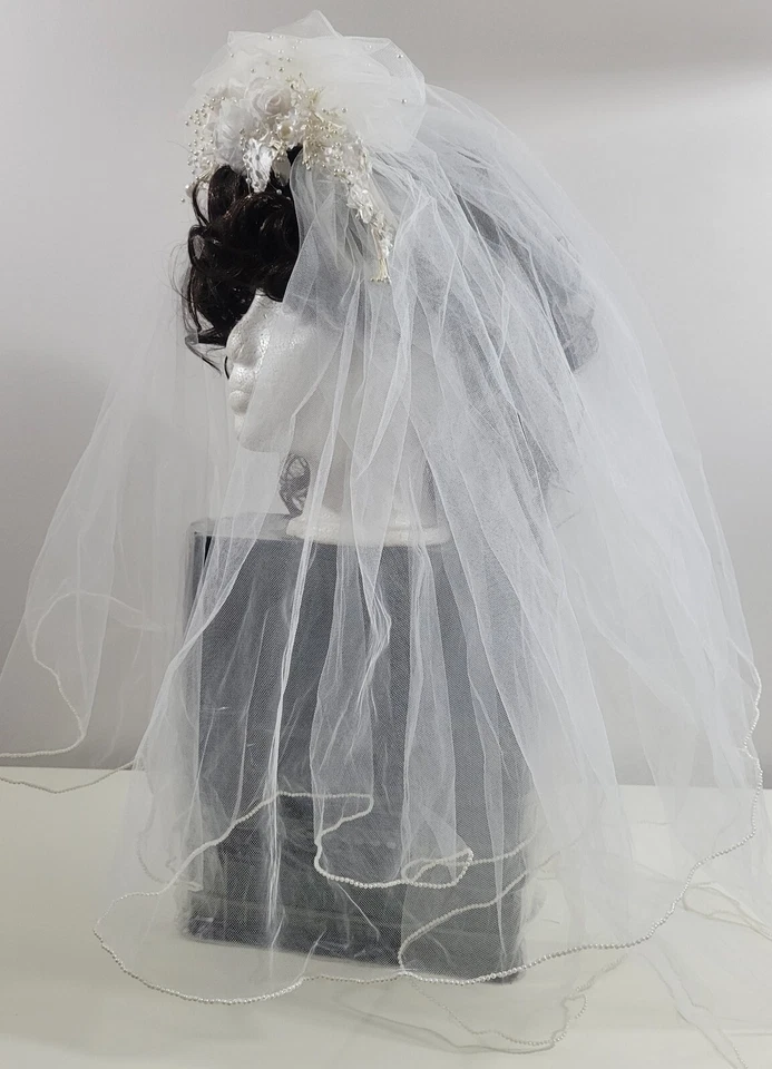 Velo de boda vintage de dos niveles con adornos de cuentas y flores - peine transparente Foto 2 de 4