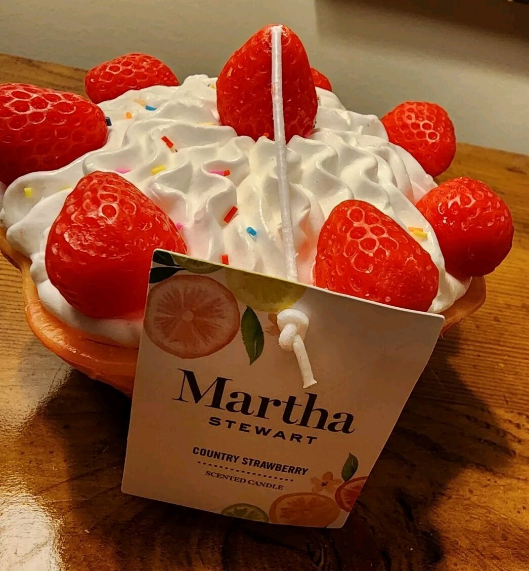 専用1 Martha Stewart Country Strawberry Scented Waffle Cake Candle