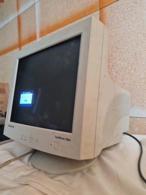 【送料込み・動作確認済】 Samsung CRTモニター 765DFX 17型 s-l400.jpg