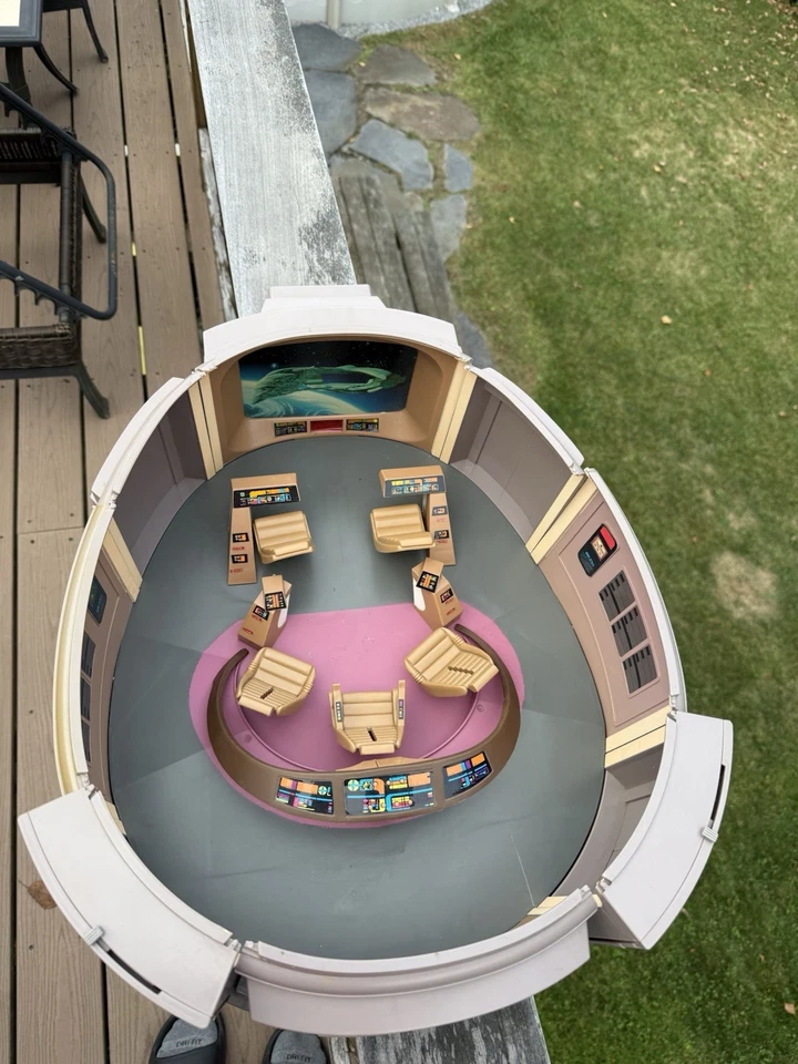 Playmates Star Trek The Next Generation Enterprise Bridge Playset W/ 7 Figures - Image 3 of 4