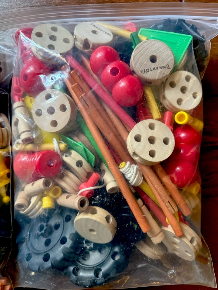 Tinkertoy Classic Construction Set 2003 Hasbro Mixed Lot 5.6 lbs Wood & Plastic - Image 4 of 4