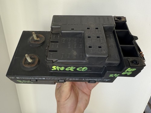 1997-1998 Ford F-150 F150 OEM Fuse Relay Junction Block F65B-14A067-AF w/ Fuses - Picture 4 of 4
