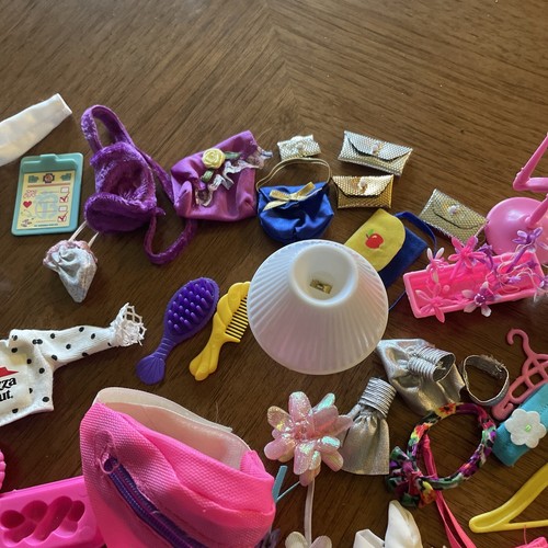 1990's Barbie Lot Of 200 + Items; Shoes, Purses, Clothes, Kitchen, Travel + - Picture 7 of 13