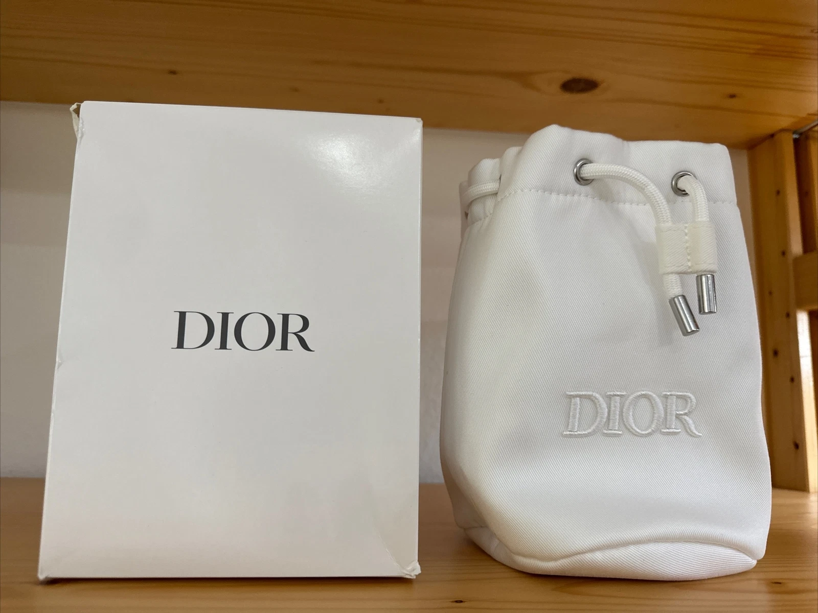Pochette seau à maquillage Dior sergé blanc avec cordon logo