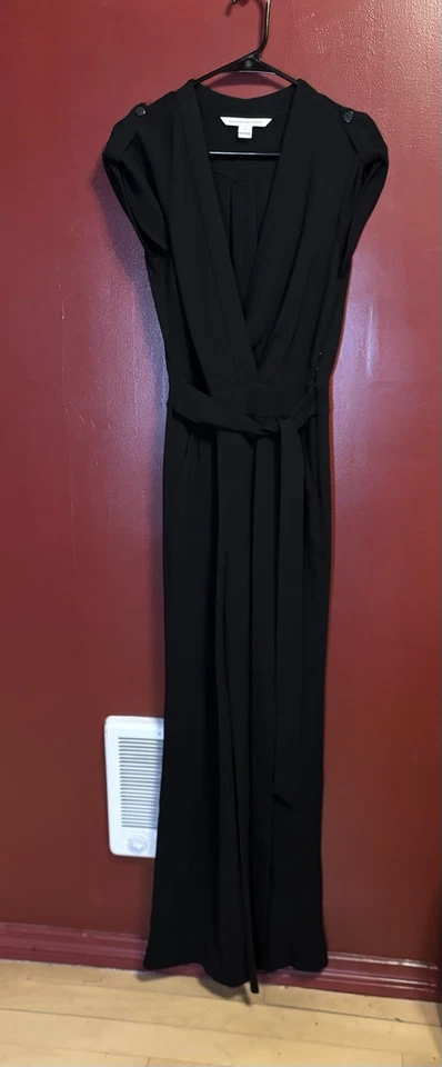 Macacão Feminino Diane Von Furstenberg Purdy Wrap Tamanho 2 Preto Manga Curta - Imagem 2 de 4