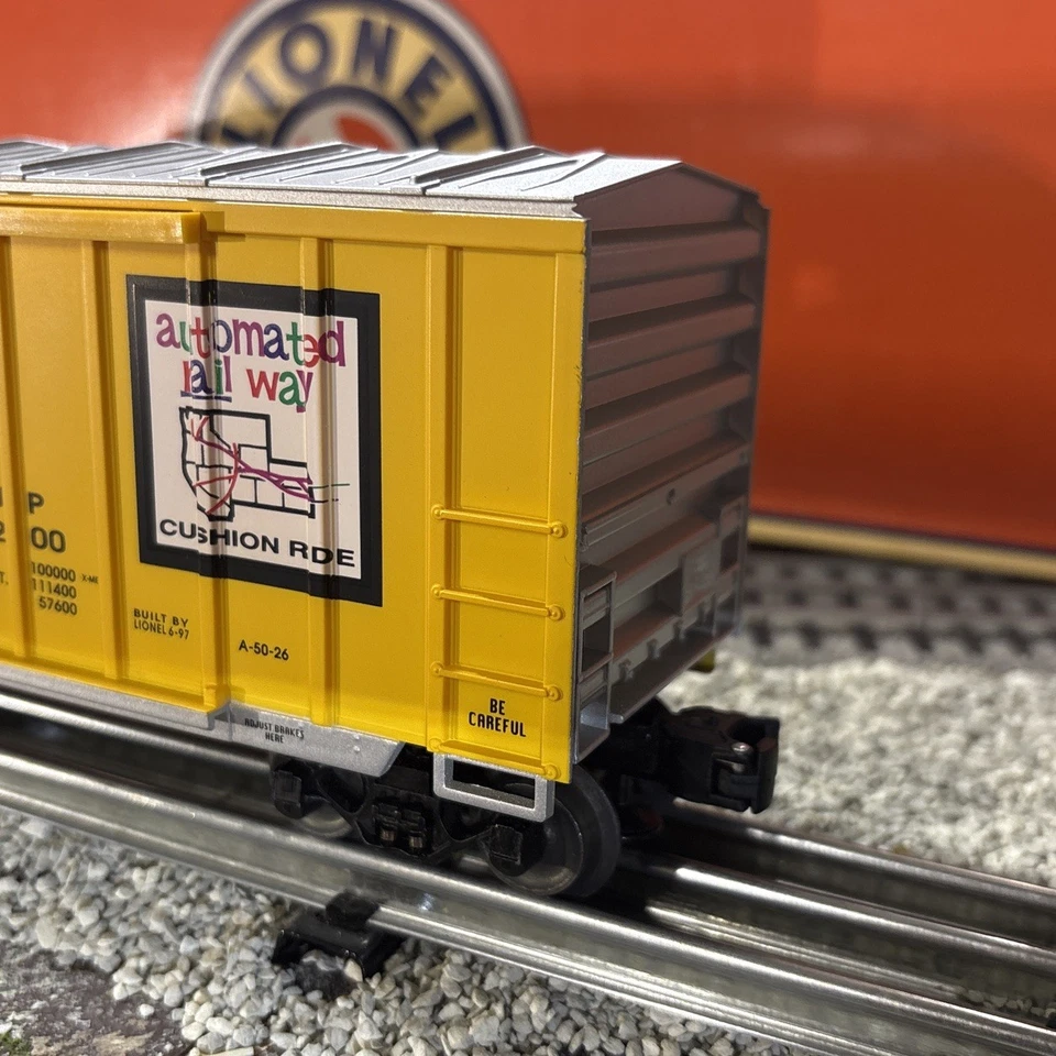 LIONEL~6-9200~UNION PACIFIC 50’ DOUBLE DOOR BOXCAR #9200~O Scale! - Image 3 of 4