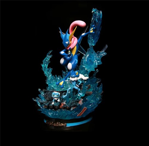 Cartoon Monsters Greninja Figur mit LED Szene Modell Spielzeug Sammlung Geschenk 32cm - Bild 3 von 9
