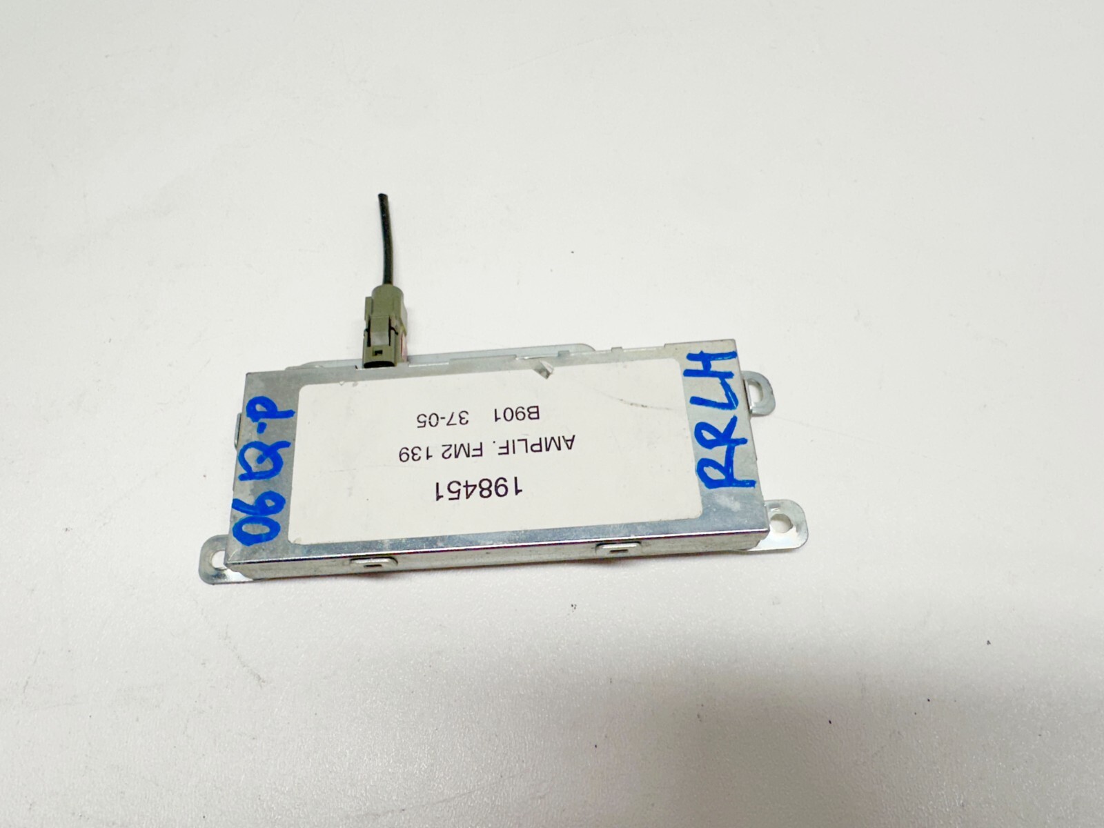 Maserati Quattroporte 2004-2008 Left Antenna amplifier P/N 198451