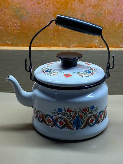 Vintage Enamel White MODERN COUNTRY DUTCH FARMHOUSE TEA Pot/ Kettle