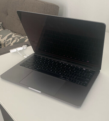Apple MacBook Pro 13'' 2016 - 512GB SSD, 16GB RAM, with Touchbar 
