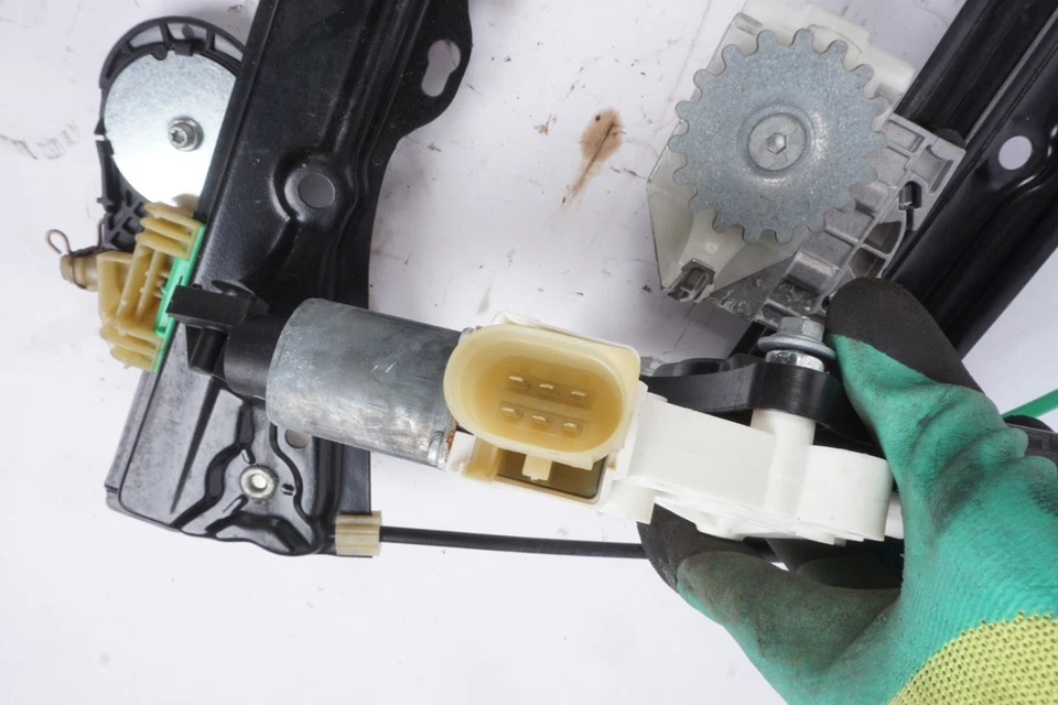 2014 - 2016 BMW 428i 435i COUPE FRONT RIGHT PASS WINDOW REGULATOR & MOTOR OEM - Image 3 of 4