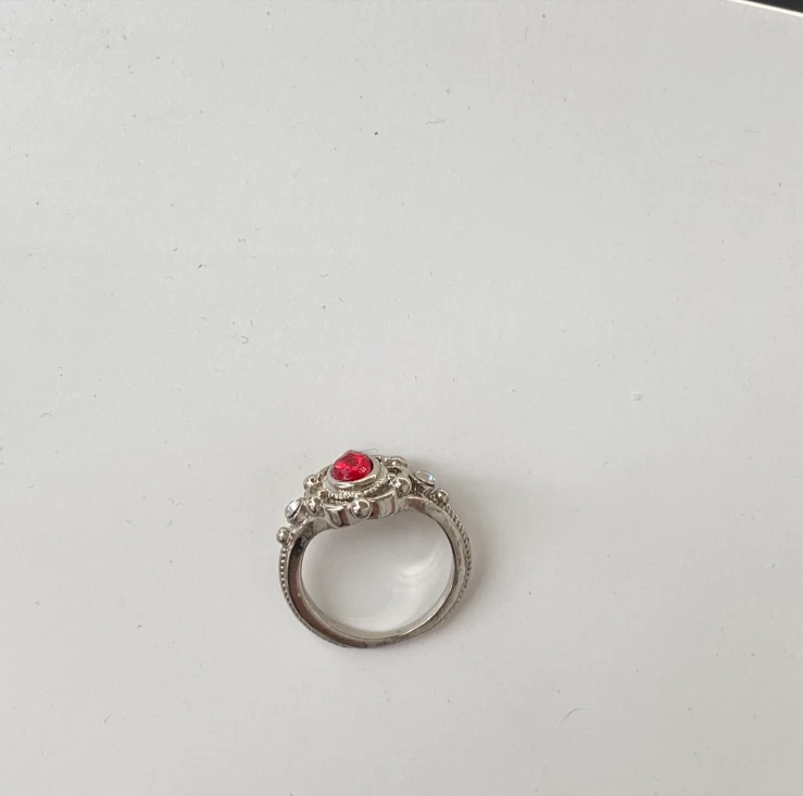 Anillo Impermeable Talla 6 Vampiro Rojo Gema Plateado Resistente al Deslustre Bruja Gótica Foto 4 de 4