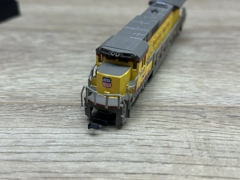 Bachmann Spectrum 85002 N Scale Union Pacific GE DASH Diesel Locomotive #9183 - Image 3 of 4