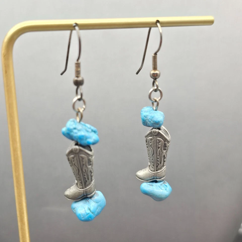 Pendientes colgantes de bota de vaquero occidental de 2,25" teñidos de howlita trozo de piedras cierre de gancho Foto 2 de 4