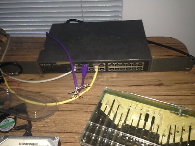 D-Link  DES (DES-1024D) 24-Ports Rack-Mountable Switch Tested, working. 10/100mb