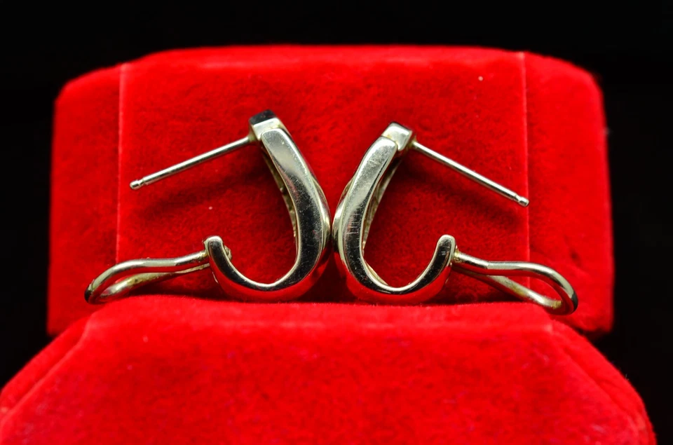 14K White Gold U shaped diamond omegaback earrings 0.24 tcw - Image 3 of 4