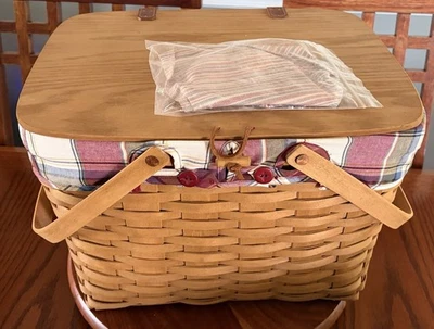 14 Piece Longaberger Large Picnic Basket w/Lids , Bowls w/ Liners & Protecters - Image 1 of 4