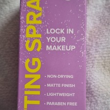 A Setting Spray Matte Finish Non-drying Lightweight Paraben Free Cruelty-free