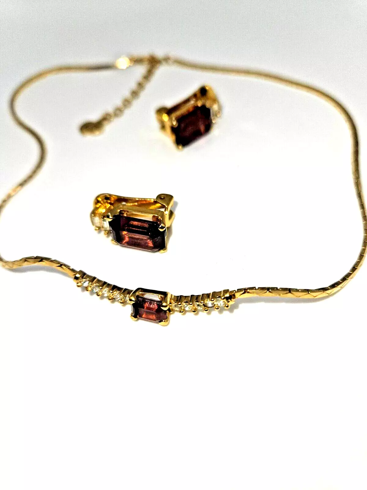 Ensemble parure vintage signé Dior avec collier et boucles d'oreilles améthyste plaqué or