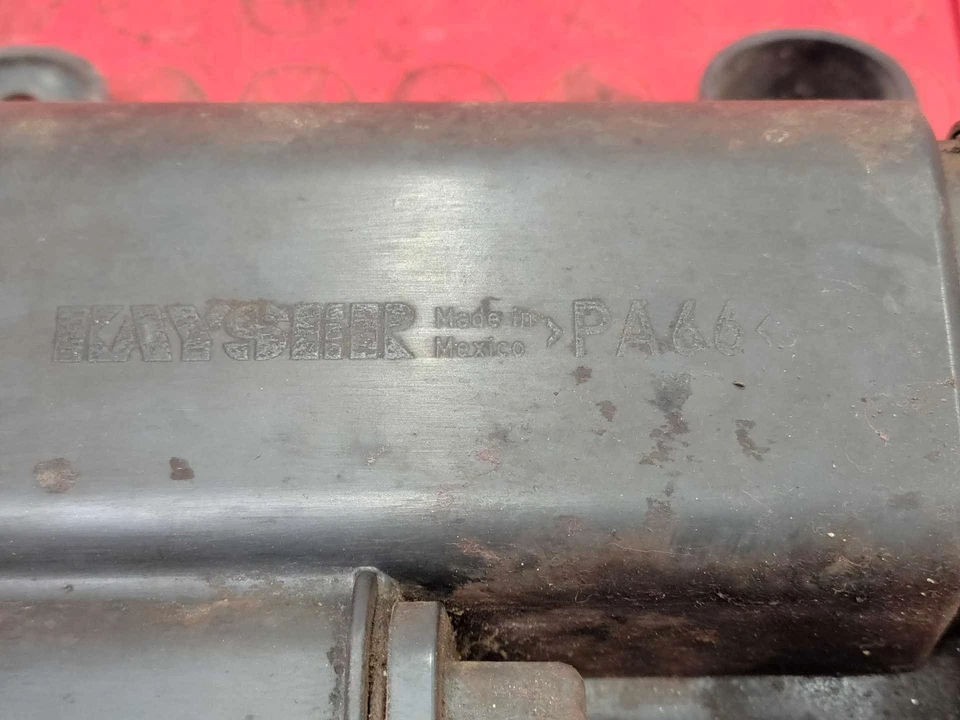 Bote de carbón de vapor de combustible Saturn Vue 2008-2009 pieza original OEM 15802306 Foto 3 de 4