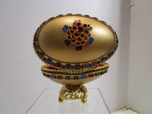HANDCRAFTED GOOSE EGG Gold MUSIC Hinged BOX & STAND RHIESTONES Crystals 4”W - Imagen 13 de 15