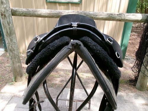 Ghost Quevis Western Skirt 18" Grande Flexx base Endurance trail saddle - Picture 2 of 7