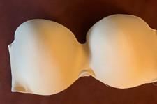 WOMAN'S STRAPLESS PADDED BRA