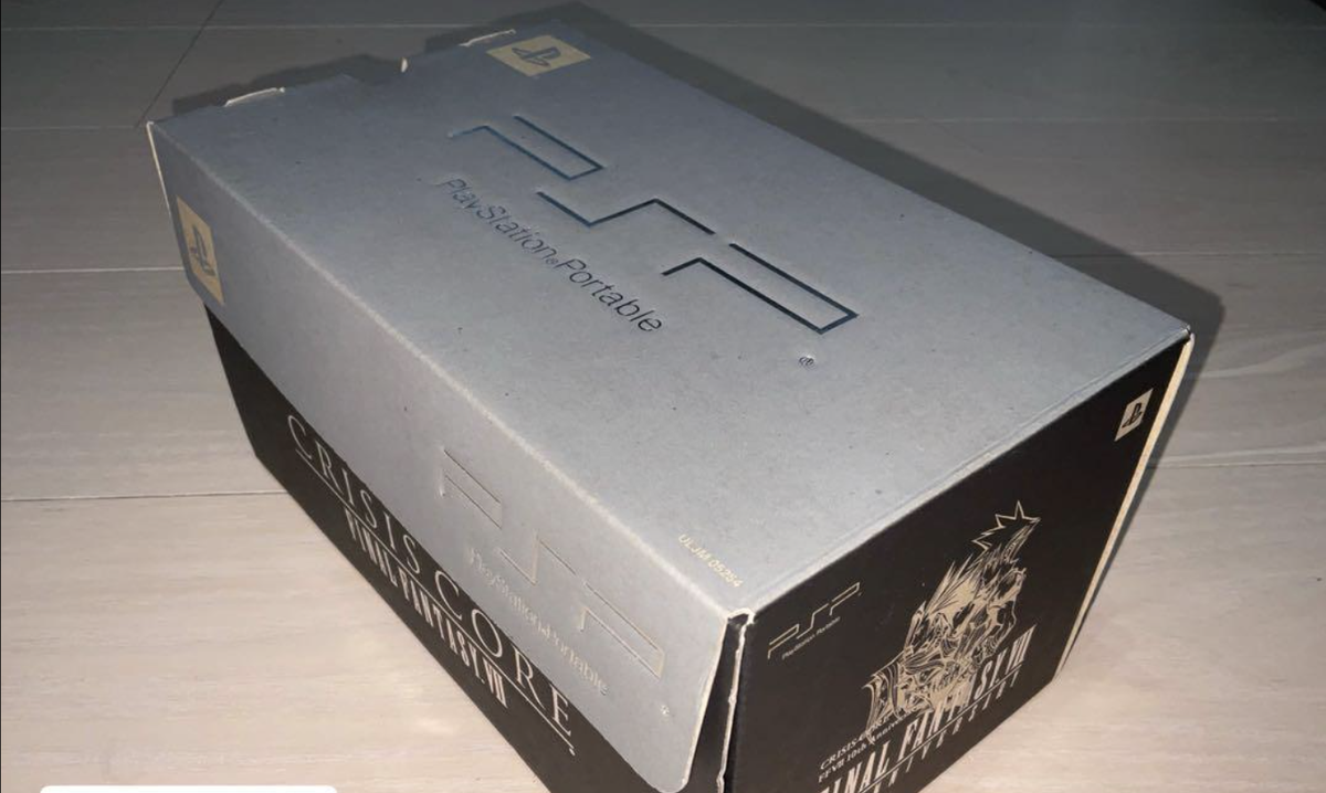 PlayStation Portable PSP 2000 Crisis Core FF VII Limited