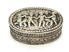 Antik Jugendstil Pillendose 900er Silber vergoldet Menschenszene Snuff Box