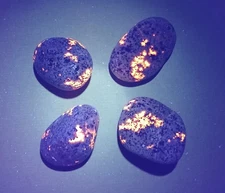 Yooperlite 4 Bright Lake Superior Fluorescent Sodalite.   4.5 oz Total 