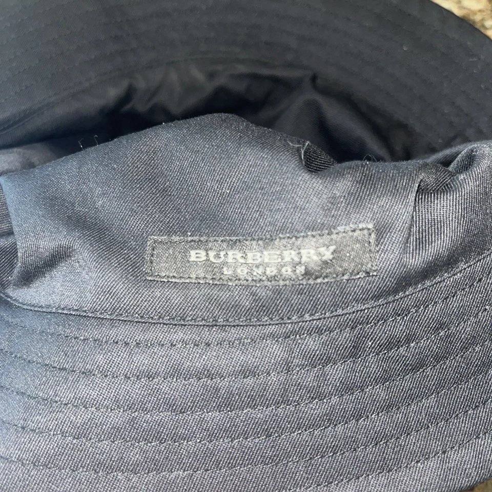 Kids Burberry Reversible Bucket Hat Solid/Plaid Italy Foto 3 de 3