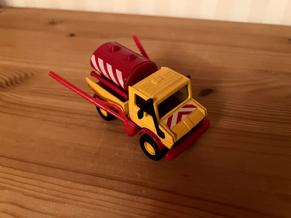 Matchbox Unimog mit Aufbauspritze - Bild 3 von 3