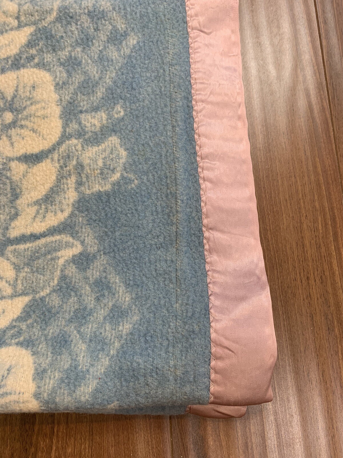 Vintage Beacon Camp Blanket Floral 77 x 65in Full Sz Satin Trim Blue White eBay