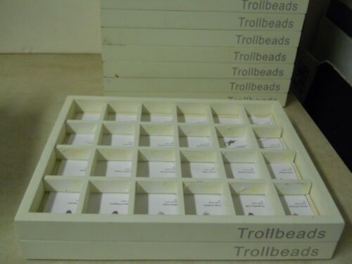 Bandeja de exhibición de cuentas Trollbeads blanca de 24 compartimentos dividida apilable sin palos - Imagen 3 de 3